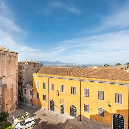 Martini Time, Panoramic Terrace On The Castle Walls Apartment