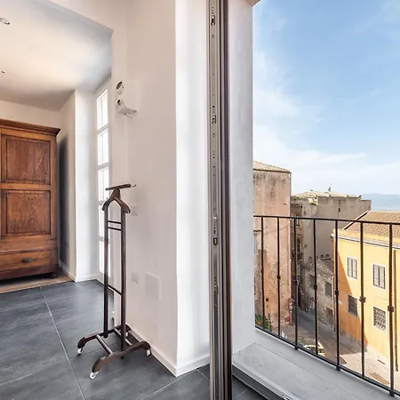 Martini Time, Panoramic Terrace On The Castle Walls Apartment *